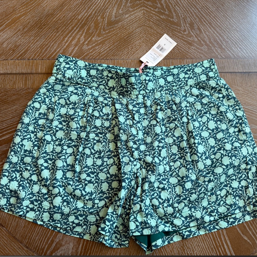 NWT Vineyard Vines Shorts – Size S – Floral Shimmer Print – $98 Retail